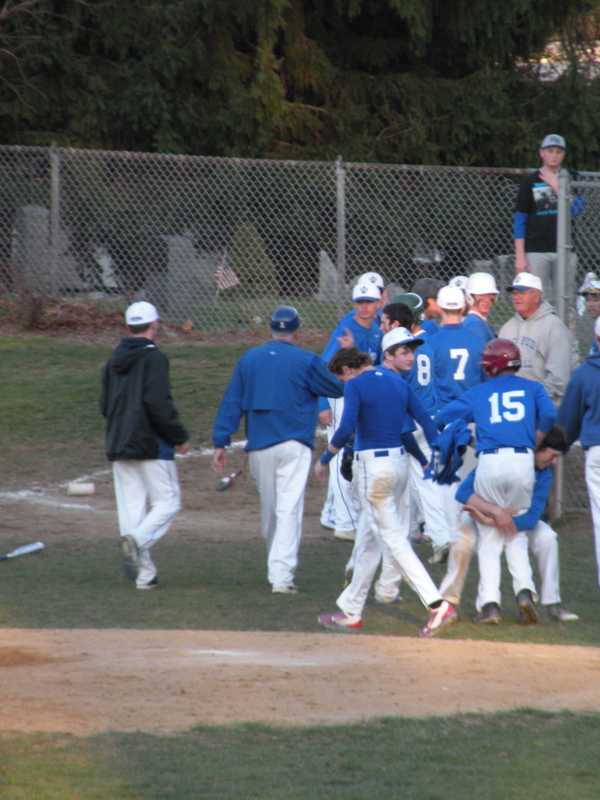 Hendrick Hudson HS Baseball Team Knocks Off Arlington