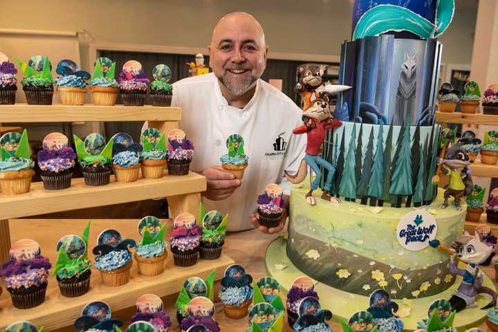 Celeb Chef Duff Goldman Gets Behind MD's New Great Wolf Lodge With Special Cupcakes