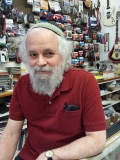 Teaneck Music Shop Attracts World Famous Guitarists
