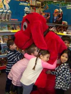 Paramus' Visitation Academy Hosts Scholastic Book Fair