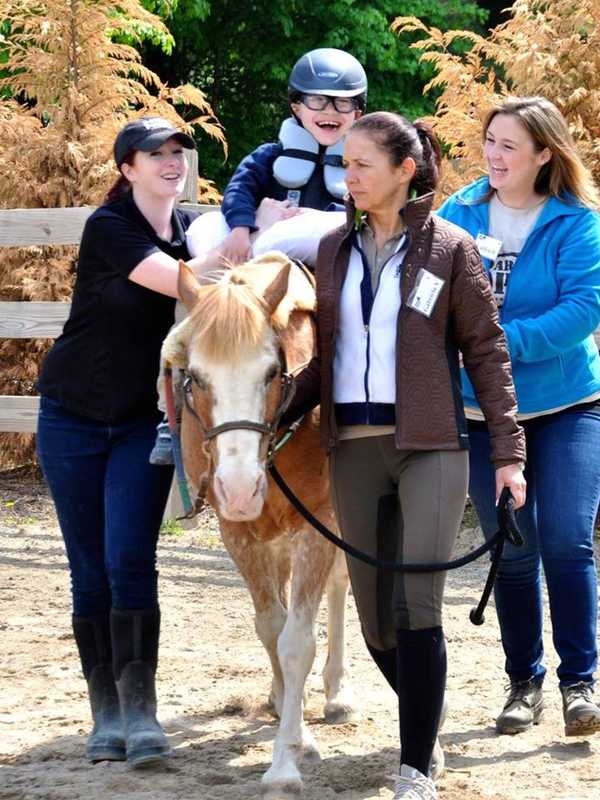 Alpine Golf And Tennis Fundraiser To Benefit Pony Power Therapies