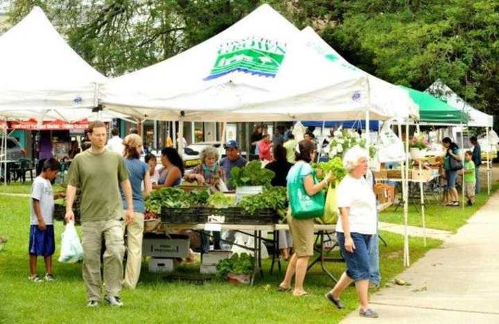 Military veterans with a craving for fresh produce and community fun are welcome to The Danbury Farmers&#x27; Market.