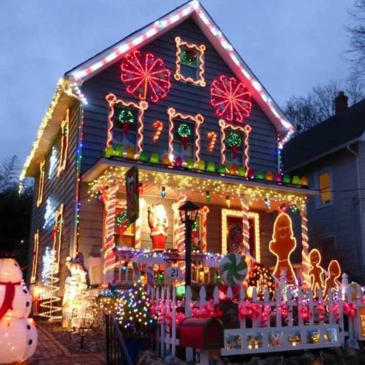 The North Kensico Christmas Light Show in White Plains is featured in a New York Times article.