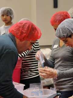 Darien Volunteers To Pack Meals For Hungry Families