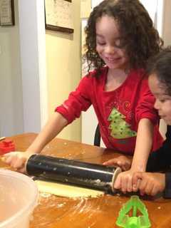 Fairview Students Face Off In Gingerbread Decorating Contest 
