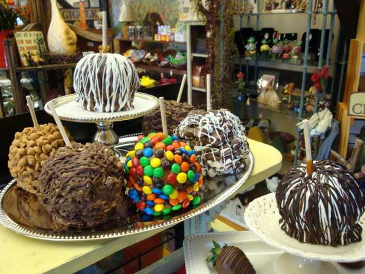 Candy apples at the Candy Apple Shoppe in Warwick.