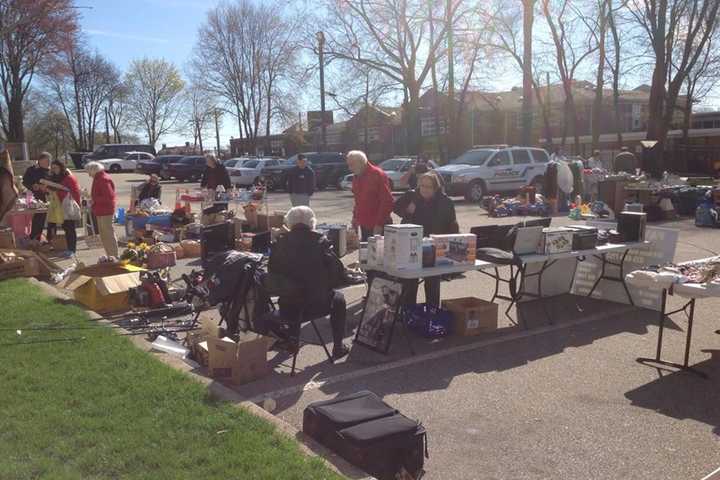 Totowa Library Plans 'Trash To Treasure' Community Sale
