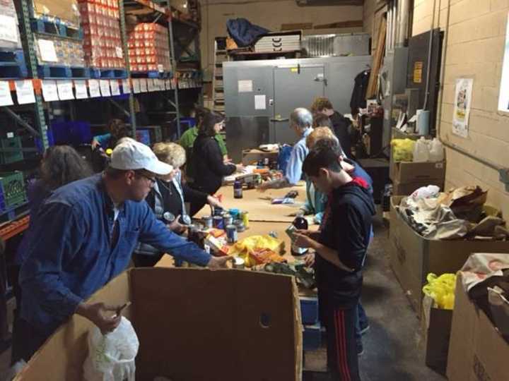 Benjamin Franklin Middle School will stage a food drive to benefit the Center of Food Action in Englewood.