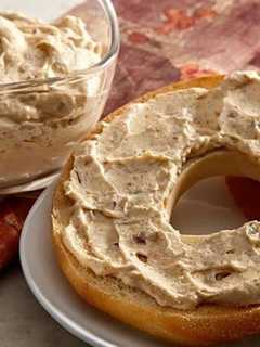 DVlicious: The Bagel Shoppe In Red Hook Goes All Out With Cream Cheese