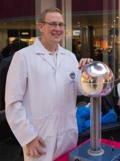 Mad Science Wraps Up Hands-On Fun In Edgewater