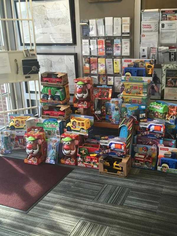 Park Ridge Police Say Resident Made Huge Holiday Toy Donation