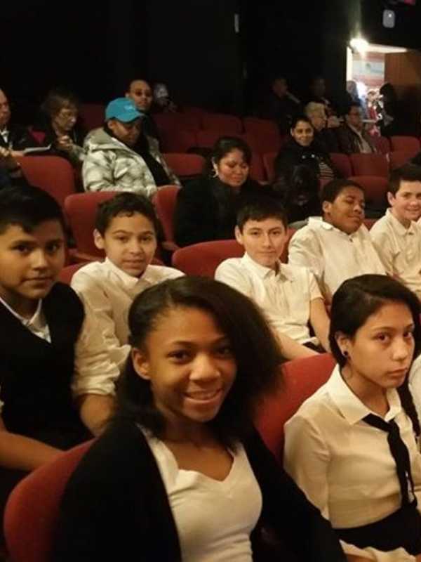 Peekskill Middle School Chorus Sing At Daisy Jopling Concert