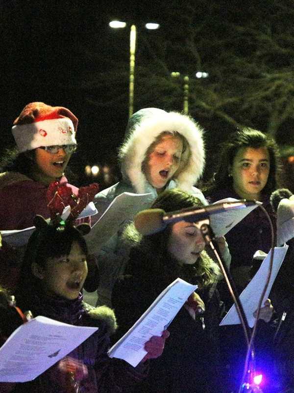 Columbus Troubadors Perform Holiday Songs At Mount Pleasant Tree Lighting