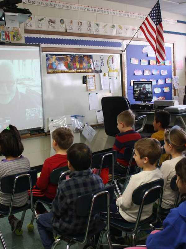 Greenvale Students Meet Children’s Author Tomie dePaola