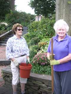 Women Gardeners Of Ridgewood Organize Secret Gardens Tour