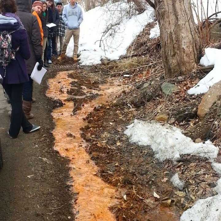 EPA officials spoke to Ringwood residents about chemicals found in the Superfund site.