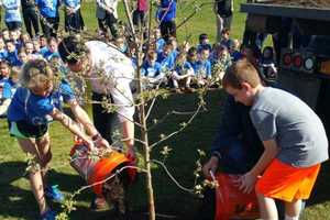 Sen. Carlucci Plants Tree For Earth Day With Pearl River Students