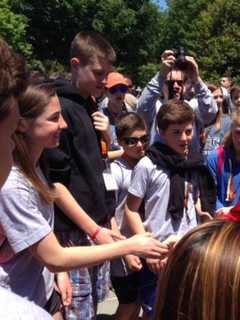 World War II Veteran Speaks To Hommocks Students On Their D.C. Trip