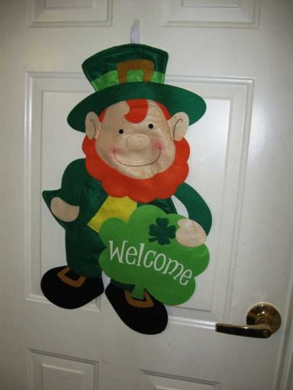 Rutherford Library Organizes St. Patrick's Day Craft