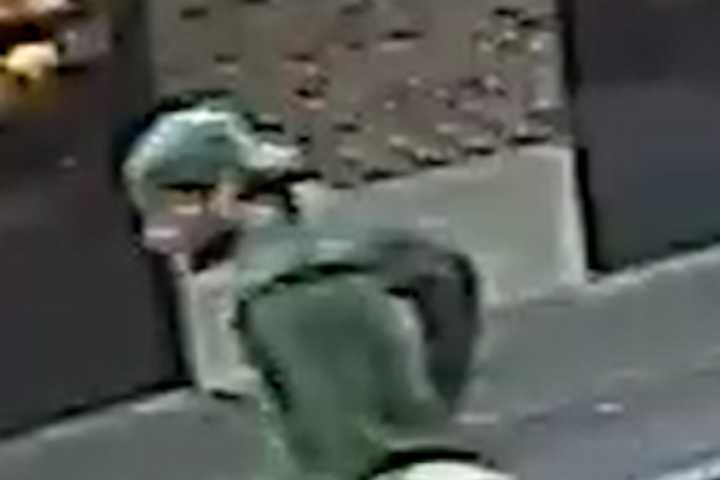 Norwalk Police Asking For Help In Burger Bar Purse Snatching