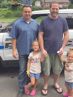 Brookfield Families Come Out To Thank Police Force