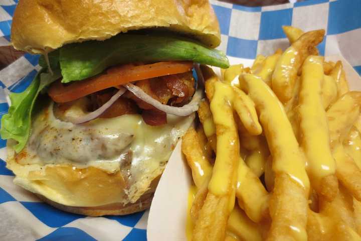 Milano's Burger Shack Drawing Big Crowds In Coram