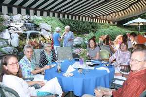 Waveny LifeCare Celebrates 35 Years At The Inn With Birthday Clambake