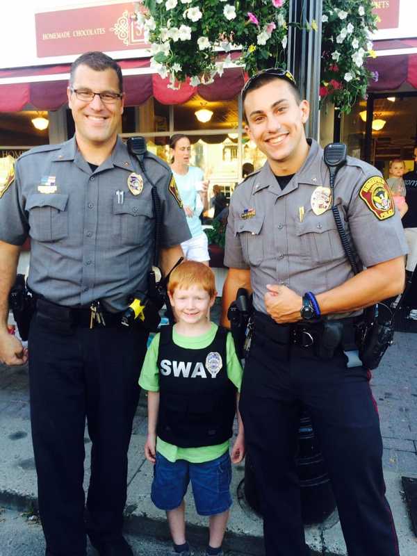 Deborah Ann's Sweet Shoppe Hosts Ridgefield Police For Cops And Cones