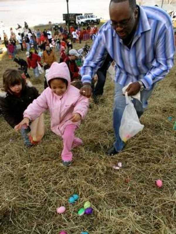 Poughkeepsie Plaza Hosts Easter Egg Hunt