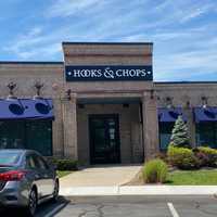 <p>Hooks &amp; Chops in Commack</p>