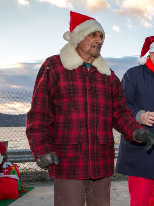 Sleepy Hollow Lighthouse Lights Up For The Holidays
