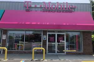 Suspect On Loose After Armed Robbery At Long Island T-Mobile Store