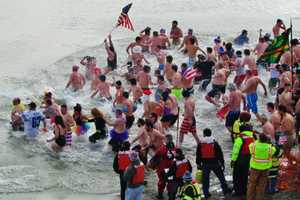 Rocklanders Take To Hudson In Polar Plunge