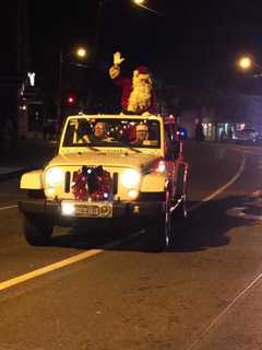 Brewster Welcomes Holiday Season With Christmas Tree Lighting, Caroling