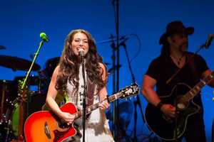 Lakeland Grad Jessica Lynn To Rock Paramount Christmas Show