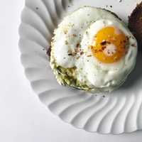 <p>An onion-sea salt-garlic from @barelybread with an egg, @kitehillfoods almond cheese, avocado and red pepper flakes.</p>