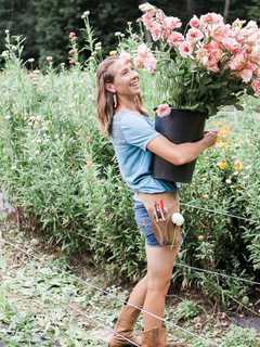 Shelton's Stone Gardens Cut Flowers Expects A Blooming Spring