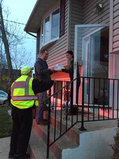 Congers Firefighters Deliver Pizzas To Help Recruit Volunteers