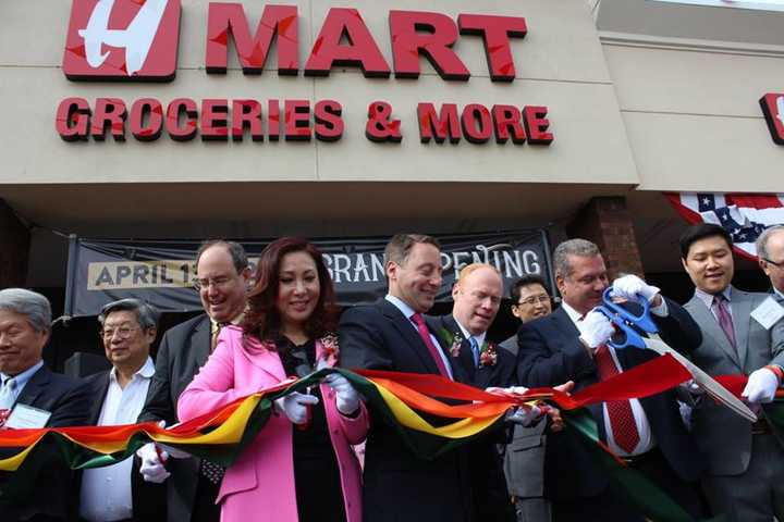 Shoppers Flock To New Hmart In Yonkers