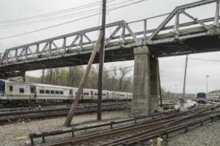 Metro-North Rebuilding Bridge In Putnam