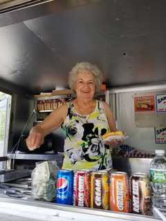 Carole's In Hyde Park Wins Customers With Homey Charm, DVlicious Dogs