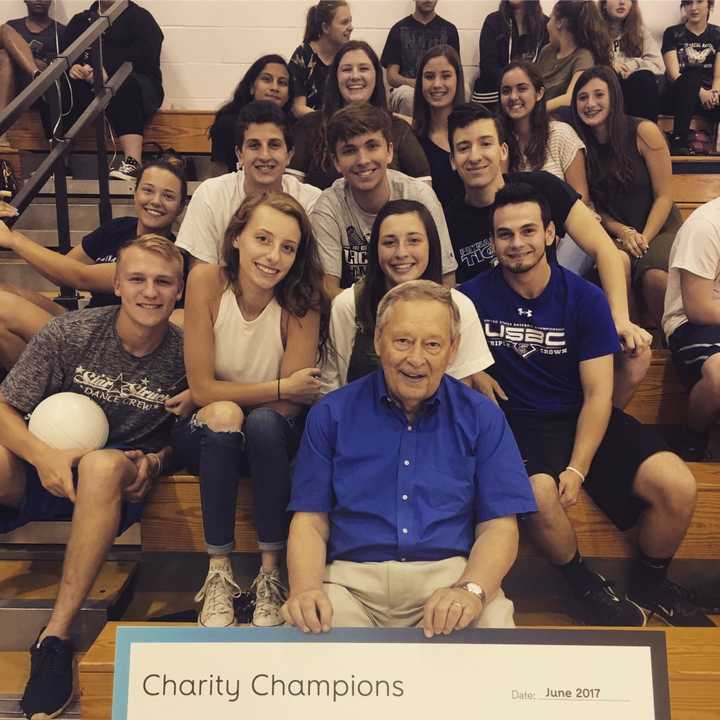 Gary Carney of the Putnam Valley Food Pantry
surrounded by Putnam Valley High School students.