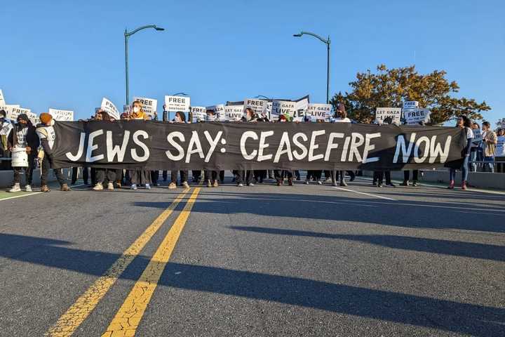 Protesters Block Boston U Bridge To Demand Ceasefire In Gaza