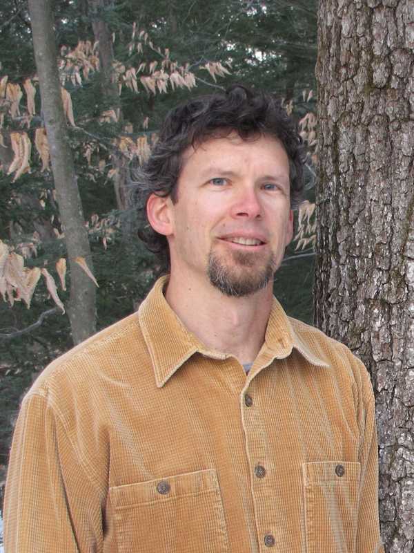 Darien Hosts Lecture On Tree Identification