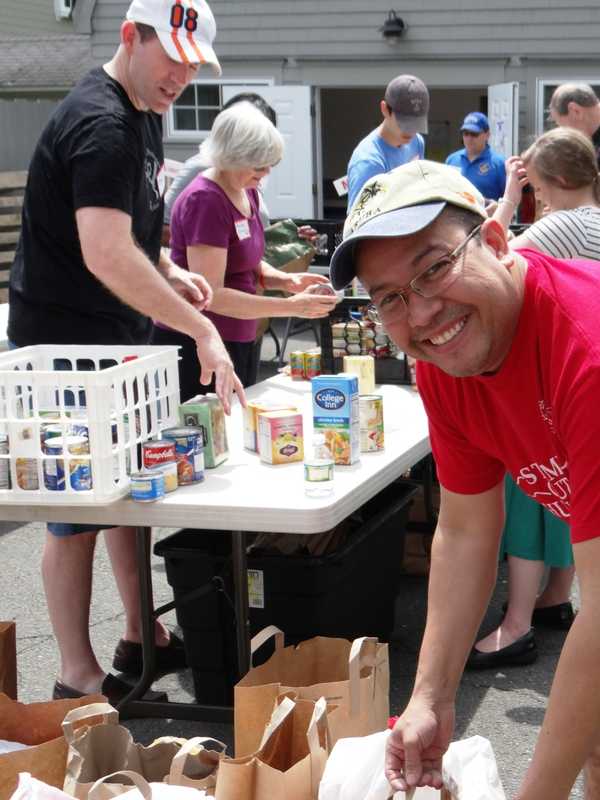 Darien Community Helps Stamp Out Hunger