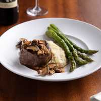 <p>Every dish at Seasons 52 is under 595 calories, even the popular wood-fired filet mignon.</p>