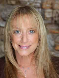 Lake Peekskill Woman Launches Decorating Business