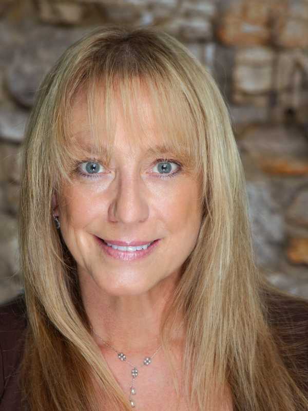 Lake Peekskill Woman Launches Decorating Business