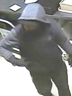 Suspect On Loose After Bank Robbery In Rockland