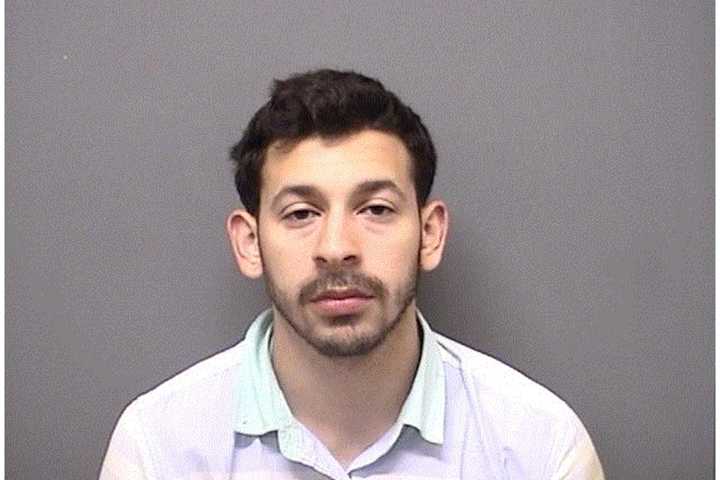 Norwalk Man Flees Scene After Crashing Into Darien House, Police Say